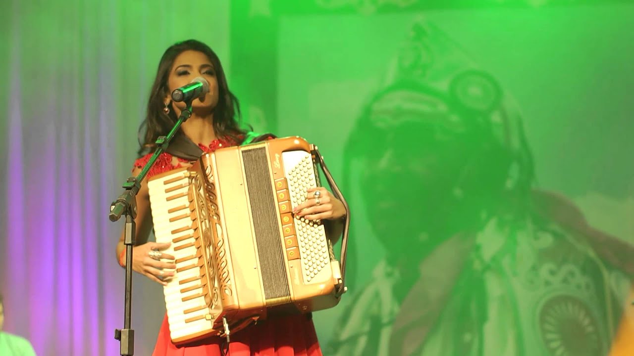 Lucy Alves - Estrada de Canindé