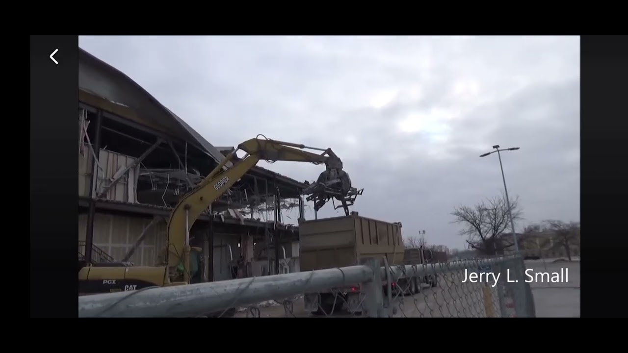 Crossroads Mall tearing down Dillard's department store 