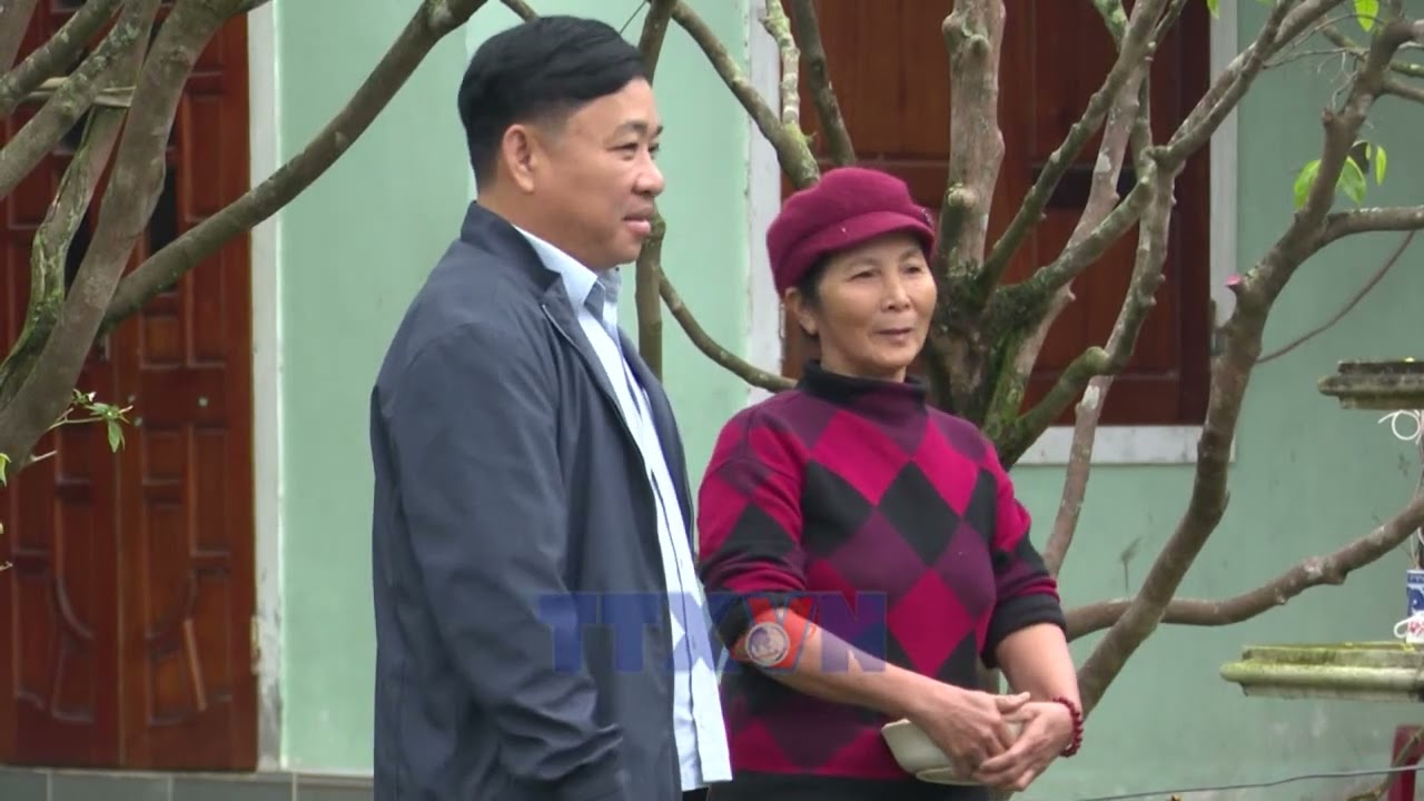 广治省宁洲乡红鲤鱼村灶王节备货忙