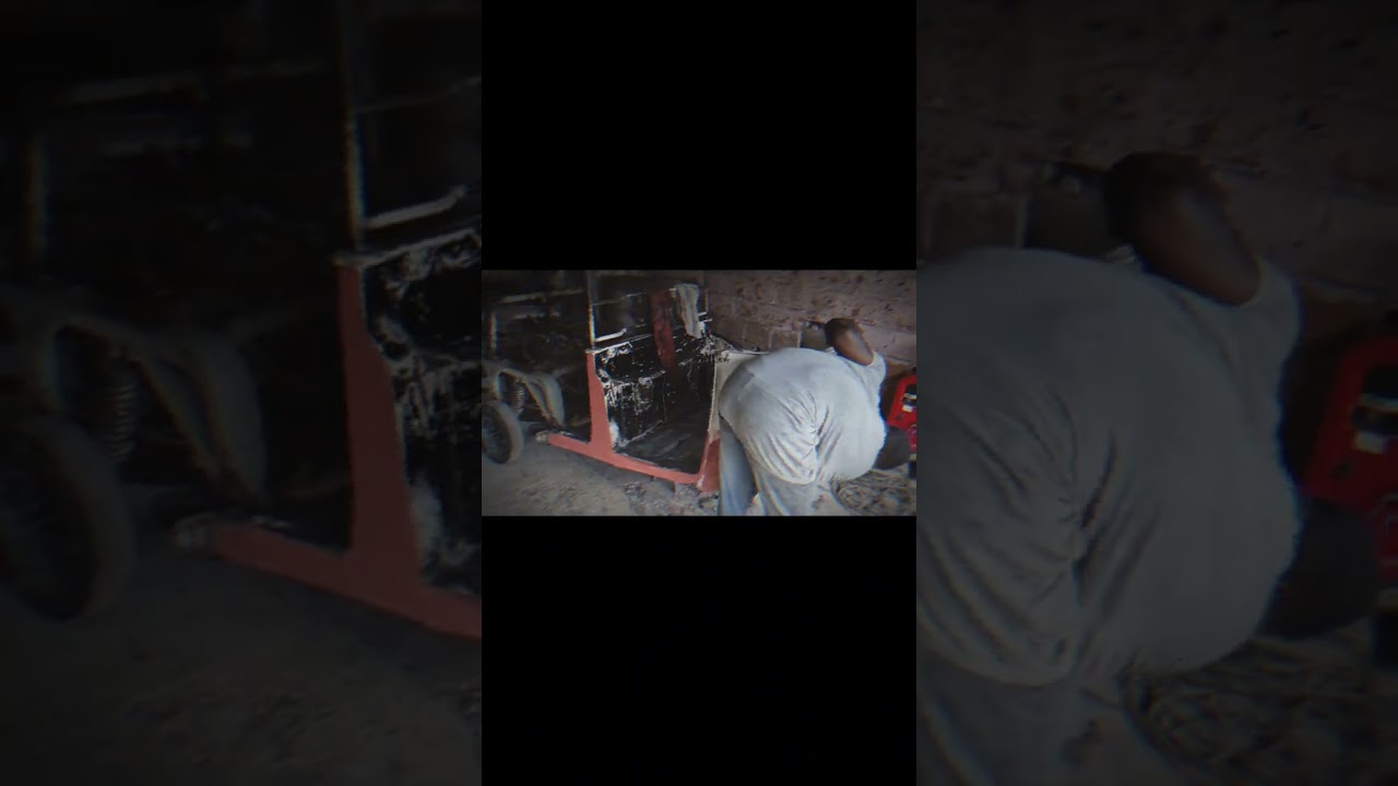 Latonería y Pintura de motocarro TukTuk TVS.