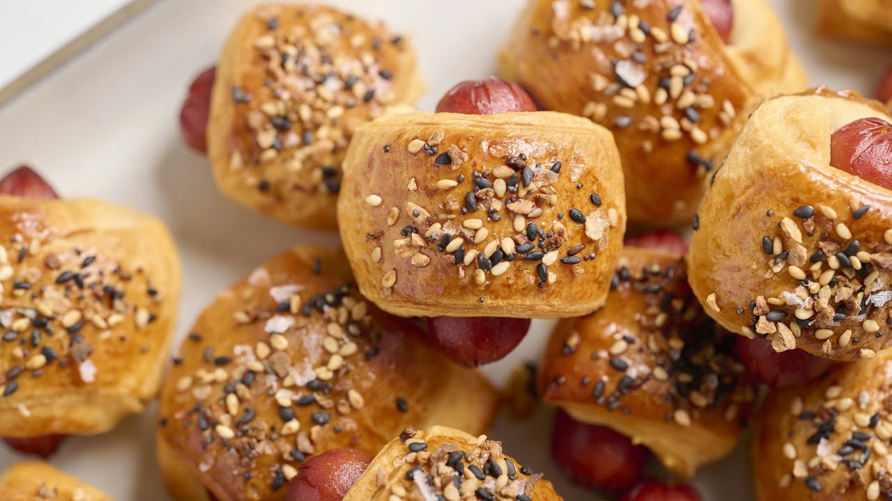 Everything Bagel Pigs In A Blanket Are Game Day-Worthy