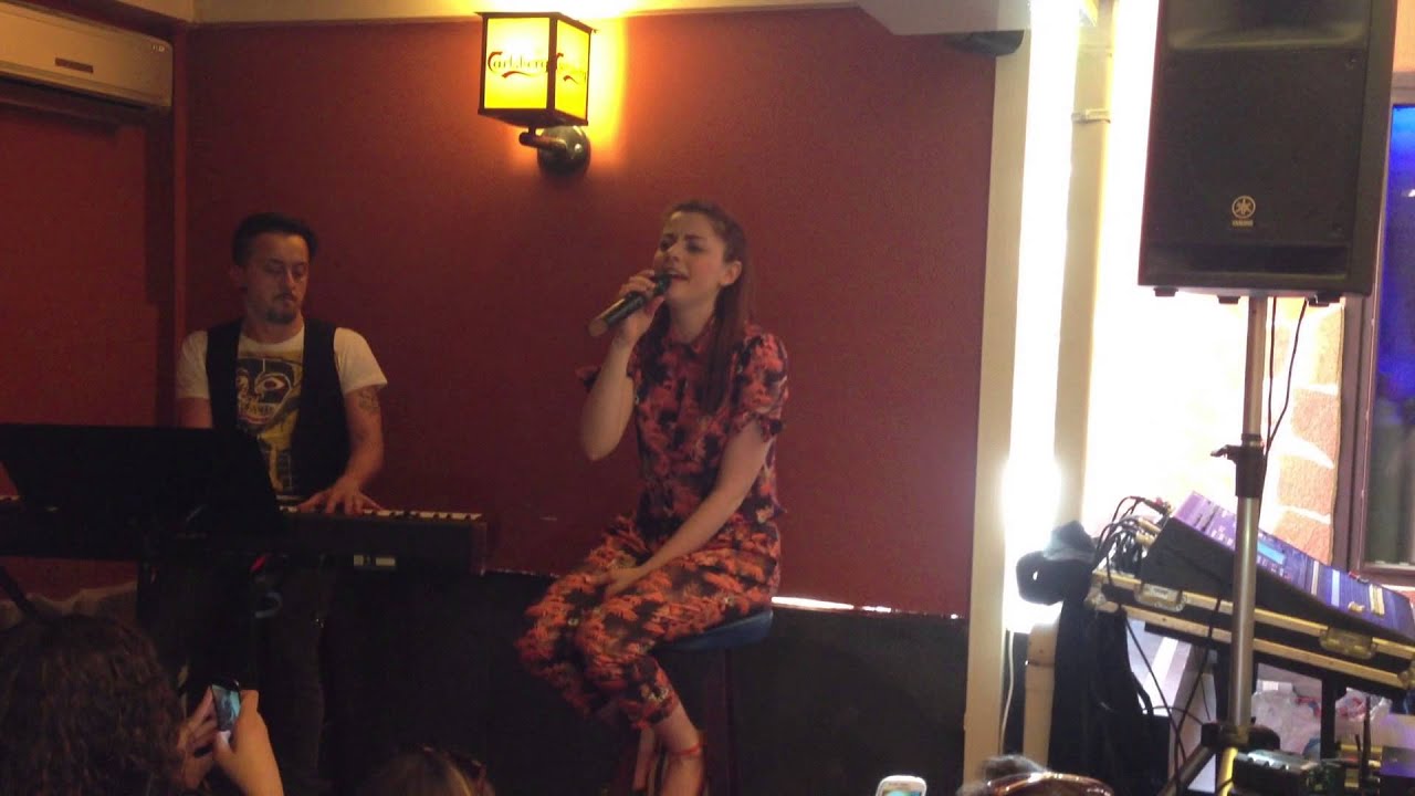 Annalisa canta Non so ballare - Raduno Napoli