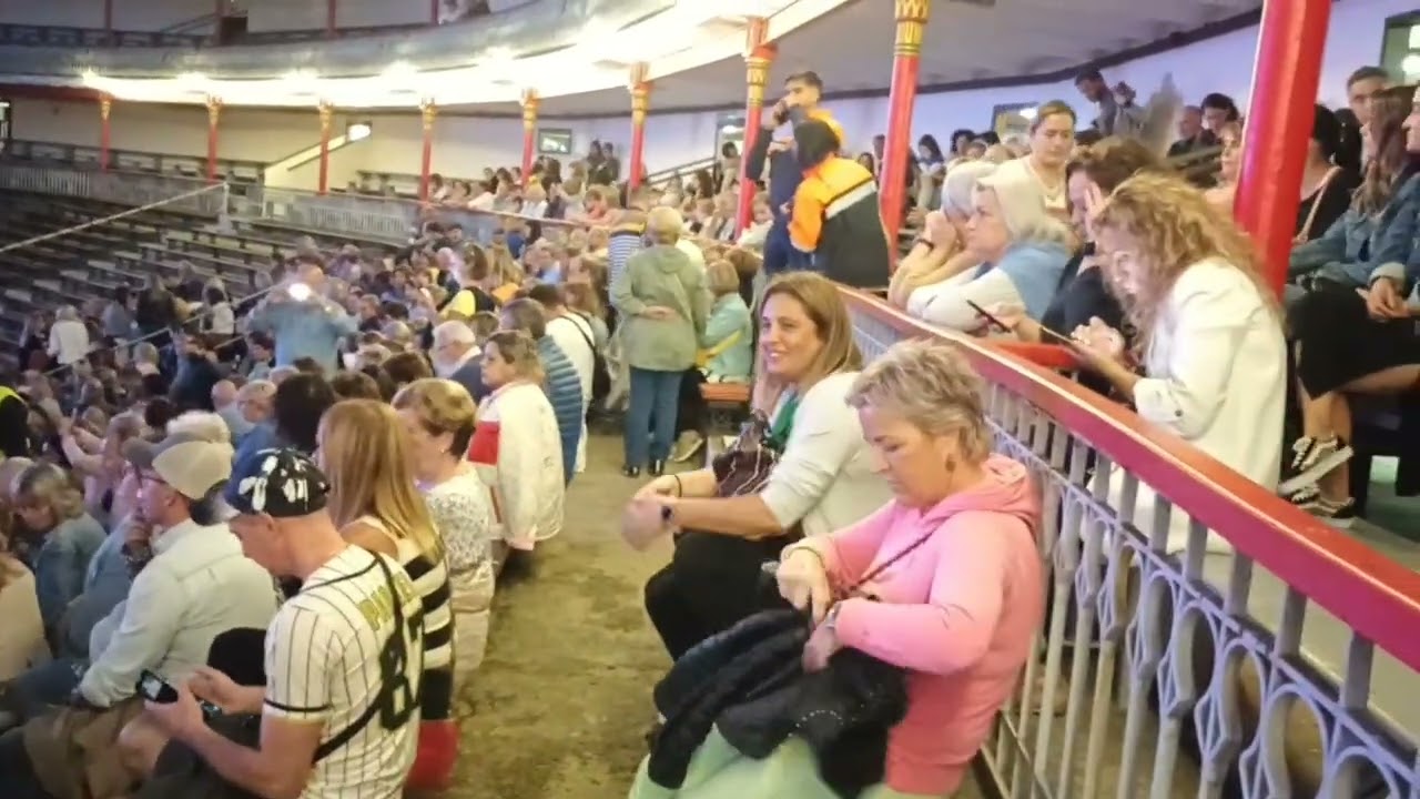 RAFAEL ACTUANDO EN LA PLAZA DE TOROS DE LA CIUDAD DE SANTANDER - DOCE MIL PERSONAS OVACIONANDELE...