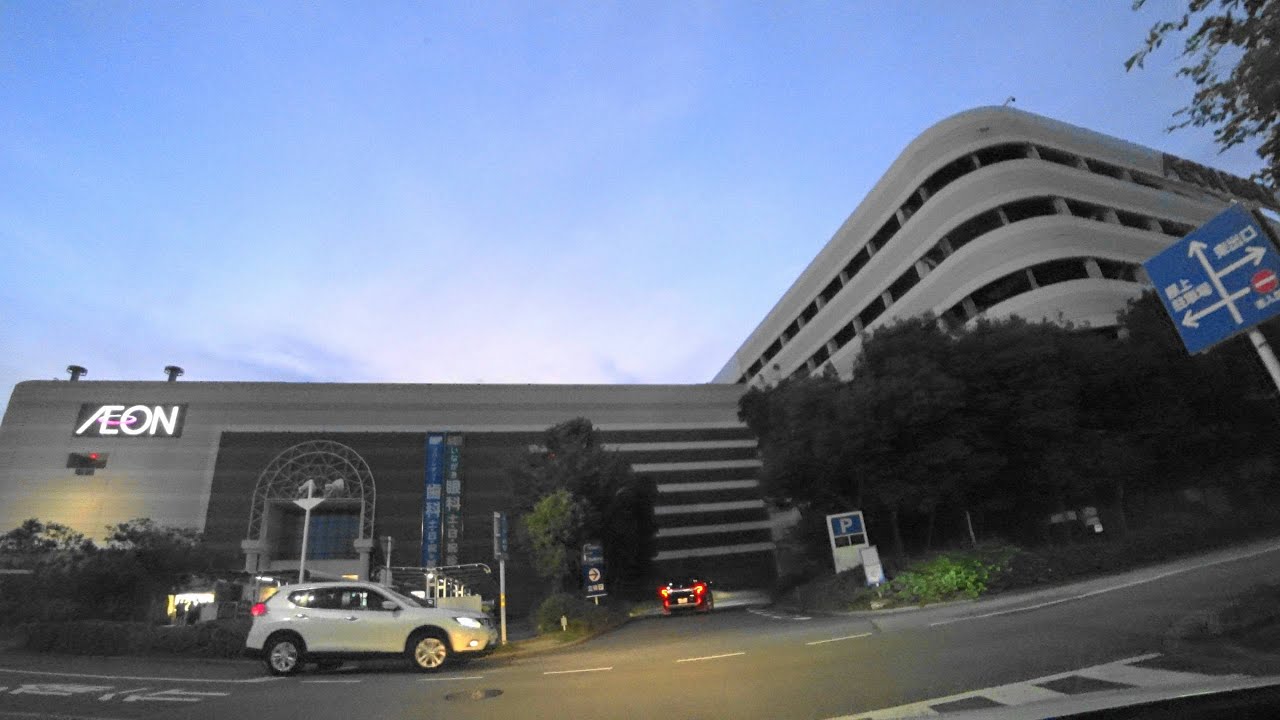 [ 4K ]　〈イオンモール姫路リバーシティー〉の立体駐車場に入りました。I entered the multi-story parking lot of AEON Mall Himeji .