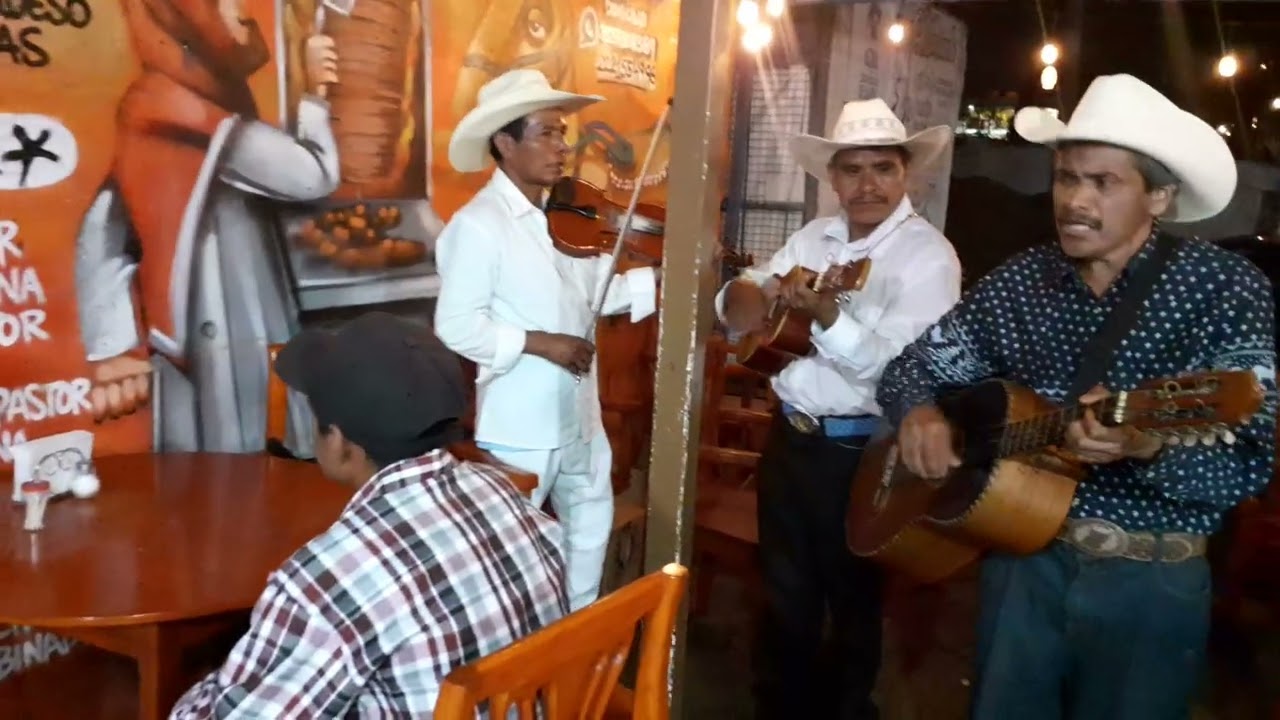 Festejando día de las madres, caltuchoco las laminas presente en Puebla...