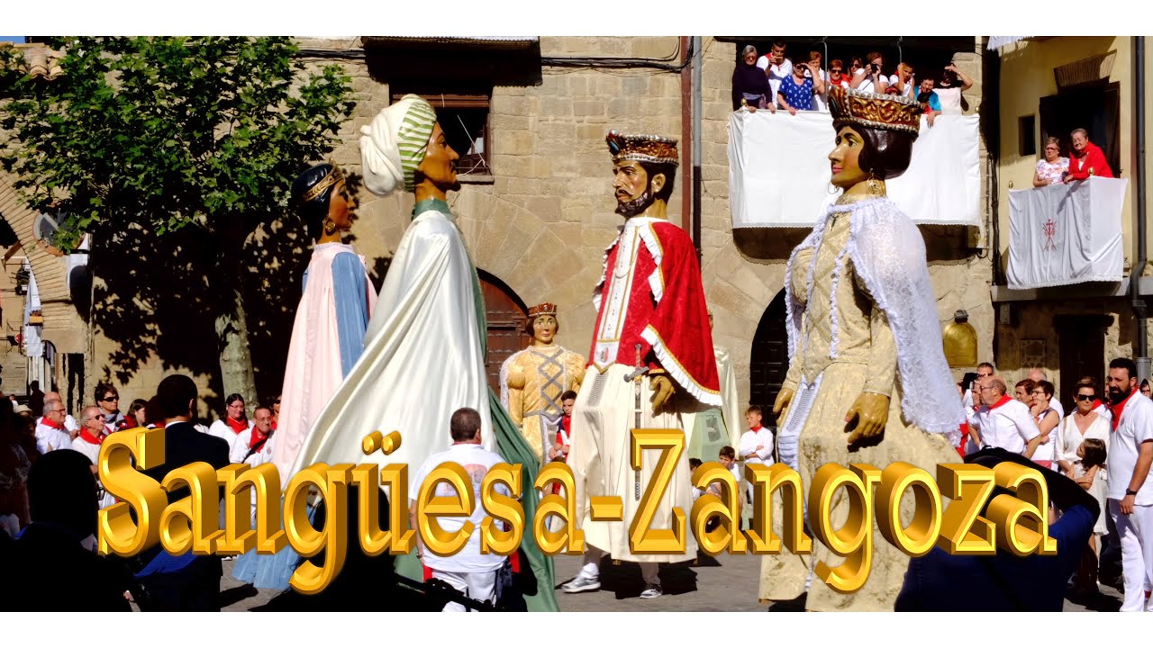 Gigantes de Sangüesa bailan la Jota Vieja en fiestas
