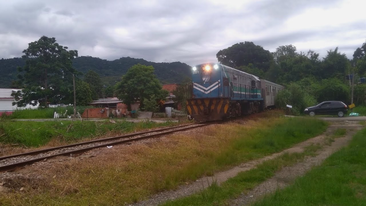 Trem passando pela pn de jardim guapimirim seguindo para saracuruna no ug108 mk2351 (02/02/2026)