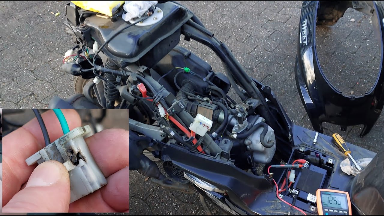 Peugeot Tweet 125i  - Probleme mit der Ladeelektronik - Teil 2 - Fehlersuche und Startversuch
