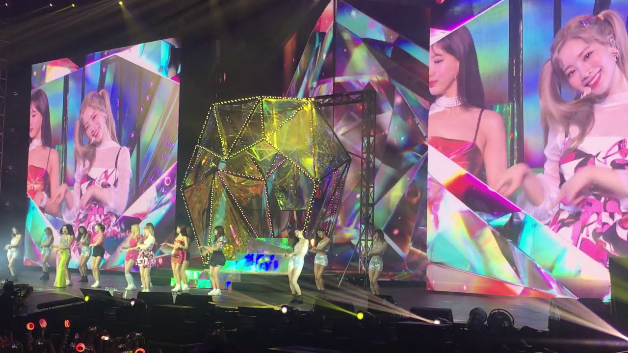Twice - Likey (TwiceLights in Manila 29-Jun-2019)