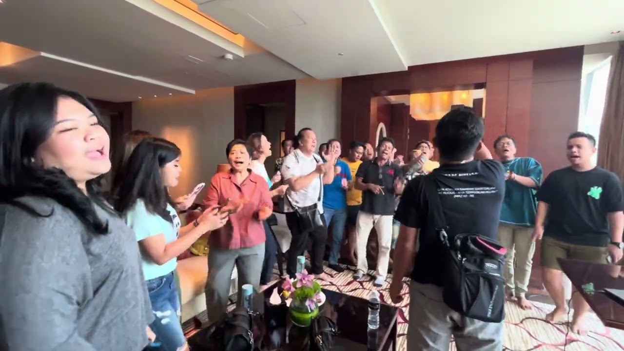 Artisss Komunitas Jatibening Batak Di Marina Bay Sands Singapore