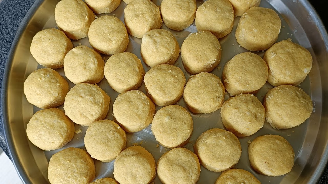 फक्त ३ गोष्टी पासून बनवा बेसन लाडू 💁🏻‍♀️🤩 .. #besanladdoo #besanladdurecipe  #trending #viralvideo 