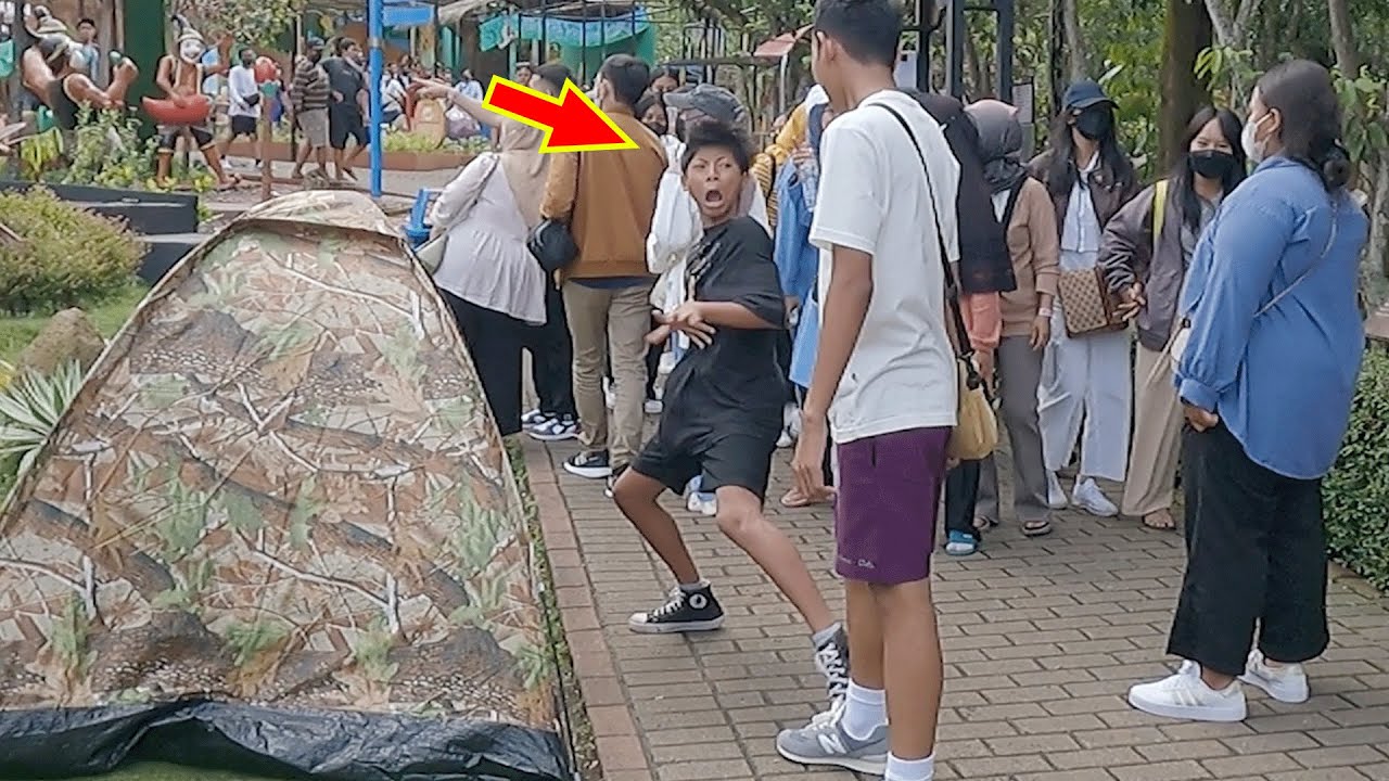Ekspresi wajah saat kaget...!! Video lucu Monkey prank