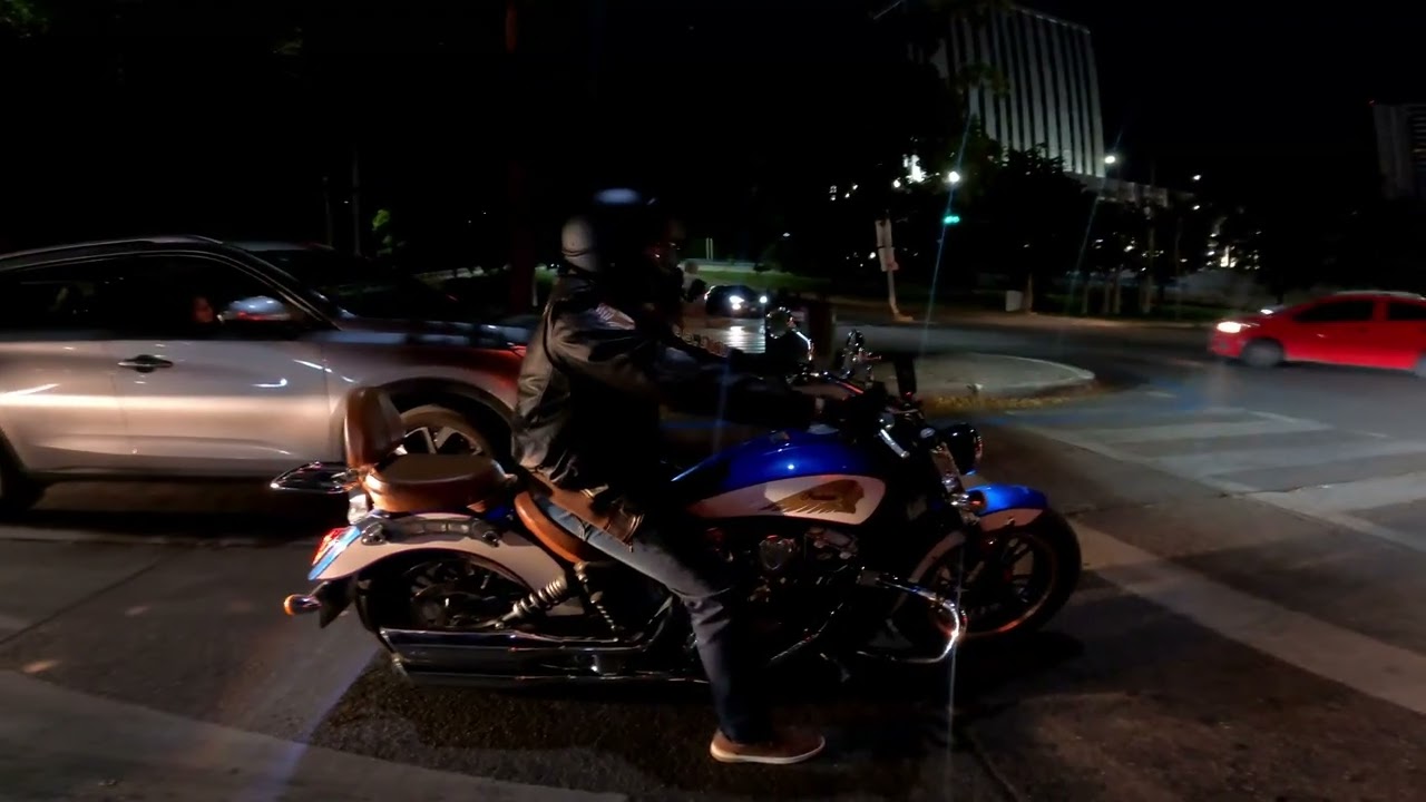 Honda Magna 750 (NIGHT ROAD)