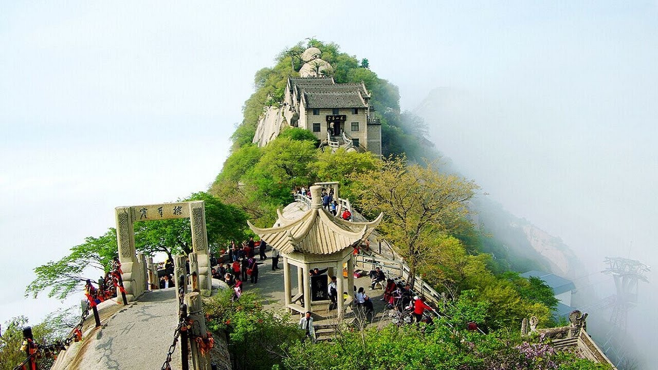 西嶽華山風景很美，卻讓多少人望而卻步。人生很短暫，經不起等待！  |  漫步陝西西嶽華山長空棧道