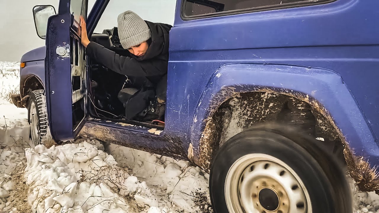 Russian girl stuck 32 trailer // Tanya got stuck in the snow in high-heeled boots on an SUV