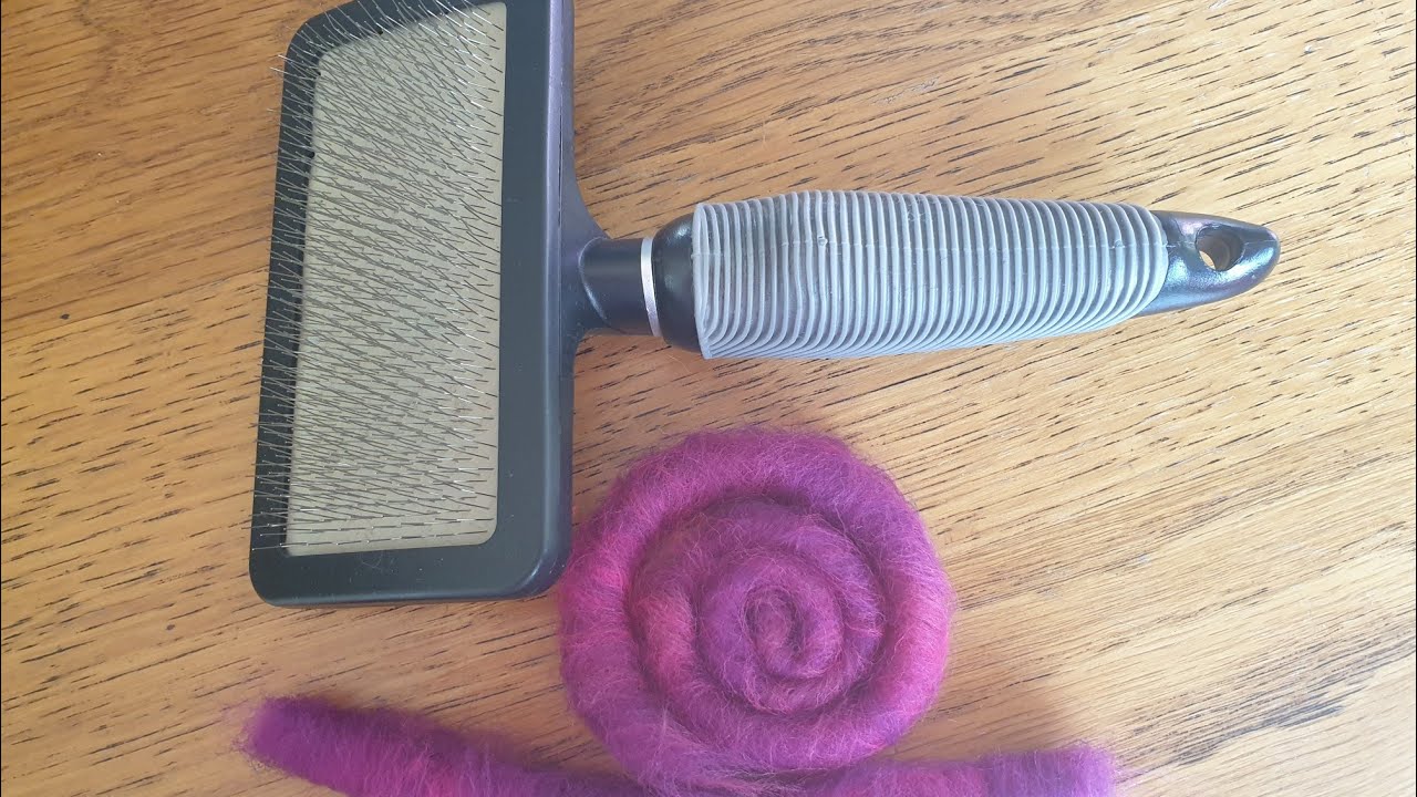 spinnen: rolags maken met een hondenborstel