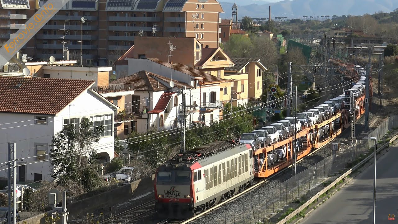 E.652 Mercitalia Rail con carri porta auto/furgoni