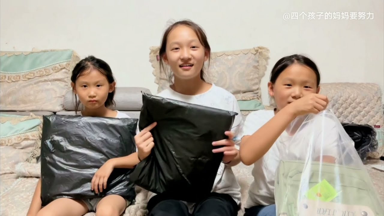 大姐又买新书包，老三买了水彩笔却不让弟弟看，大姐彻底发火了！
