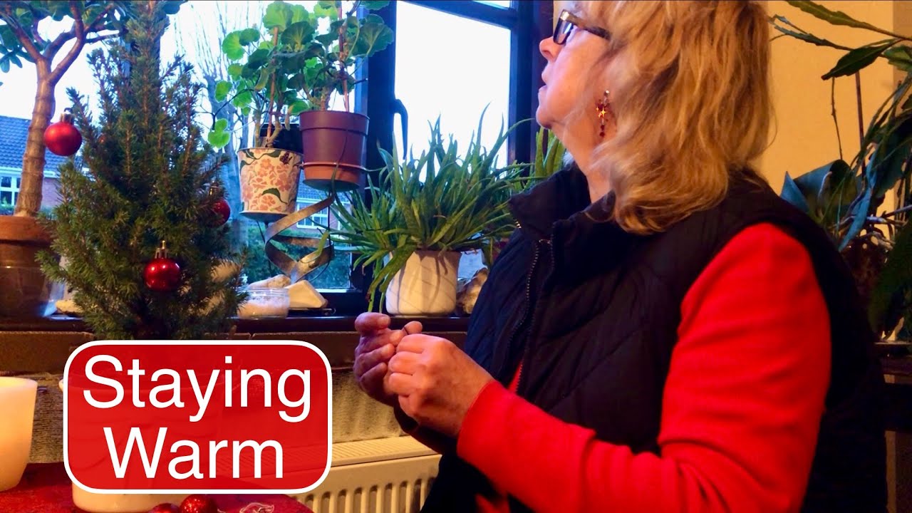 STAYING WARM ON STORMY DAYS ! | SIT BACK SUNDAYS | SIMPLE FRUGAL LIVING