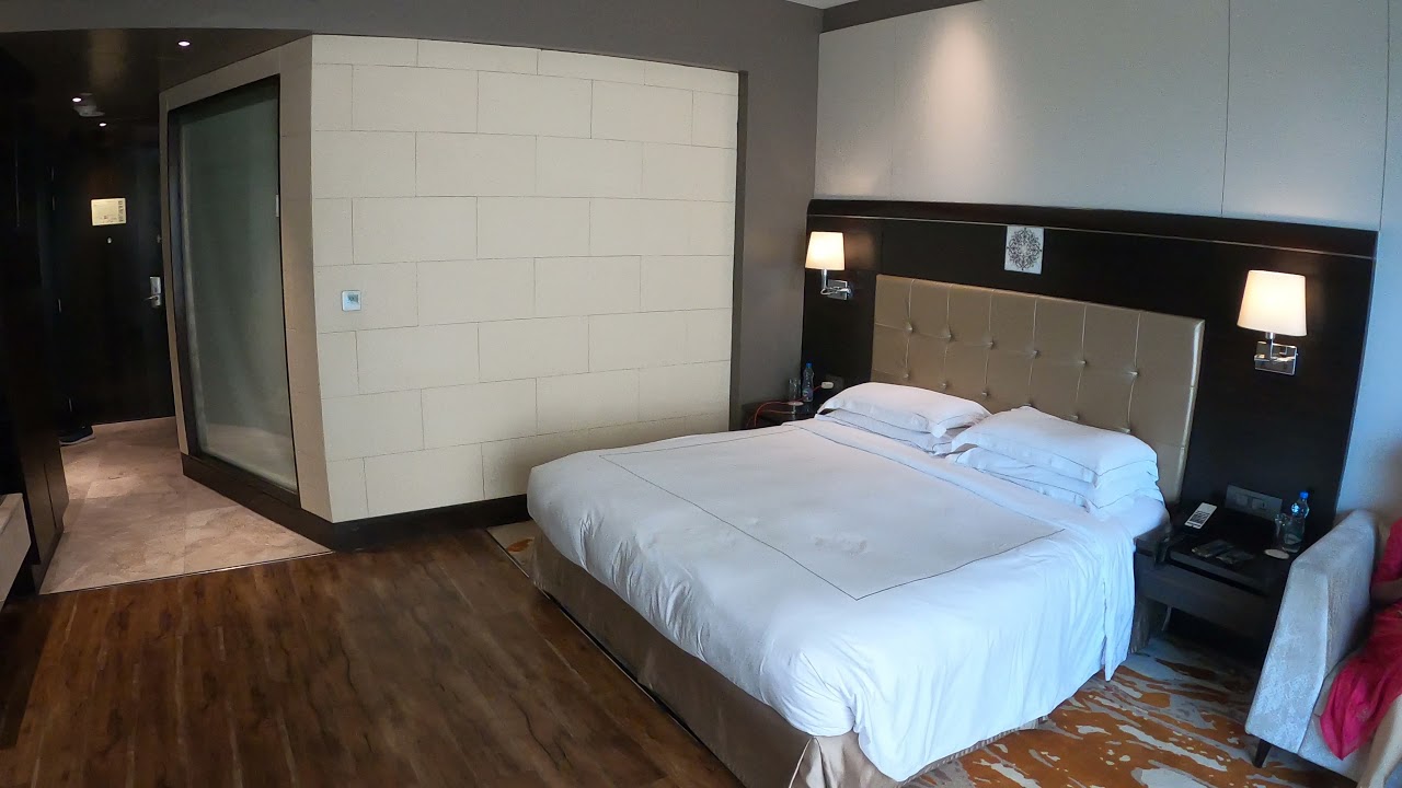 Deluxe Room Tour: Taj Hotel & Convention Centre. Agra