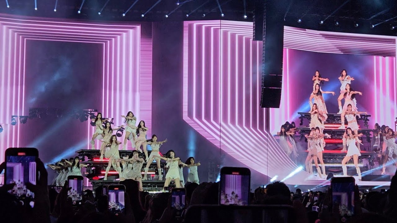 FEEL SPECIAL + CRY FOR ME + FANCY + THE FEELS | TWICE (트와이스) READY TO BE CONCERT IN MELBOURNE