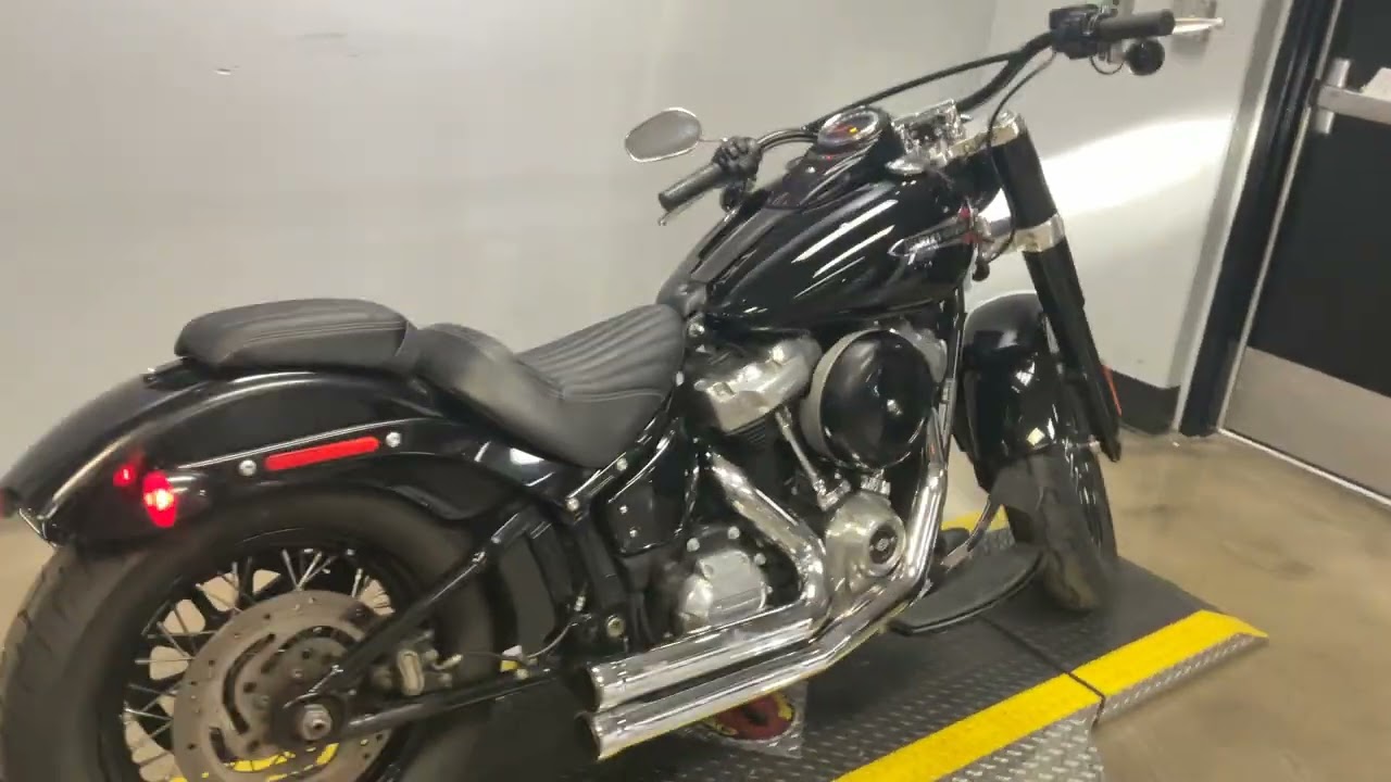 U6882A 2018 FLSL Softail Slim