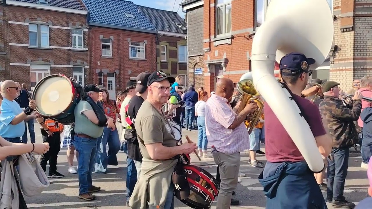 Carnaval : Cortège des Sociétés (2/4) / Écaussinnes (Belgique) / 2025