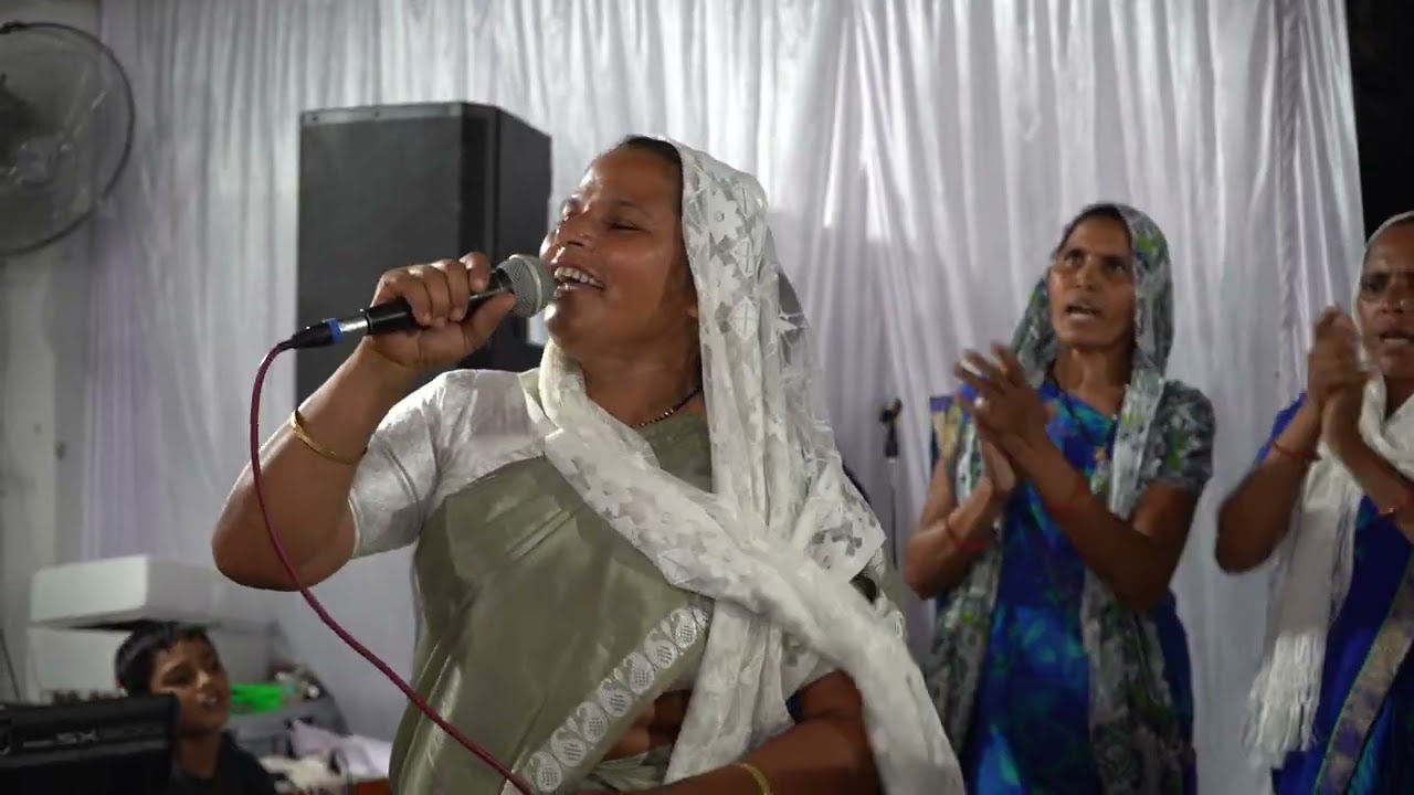 मुझे यीशु तू चाहिये, MUJHE YESHU TU CHAHIYE  New Hindi Song, Worshiped by Genu Sister