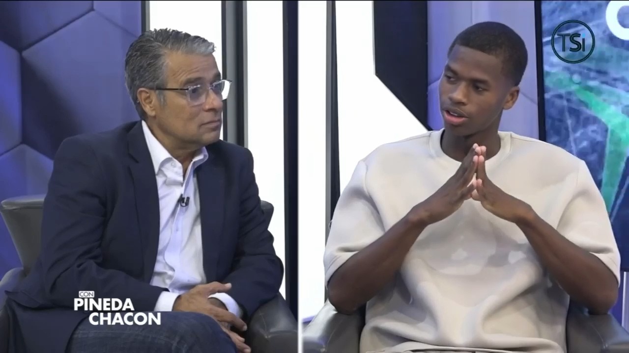 Con Pineda Chacón - David Flores, jugador Club Olimpia