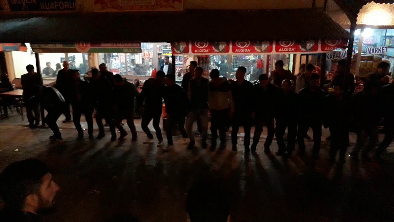 Yerinizde duramayacağınız bomba halay ...(yağan)
