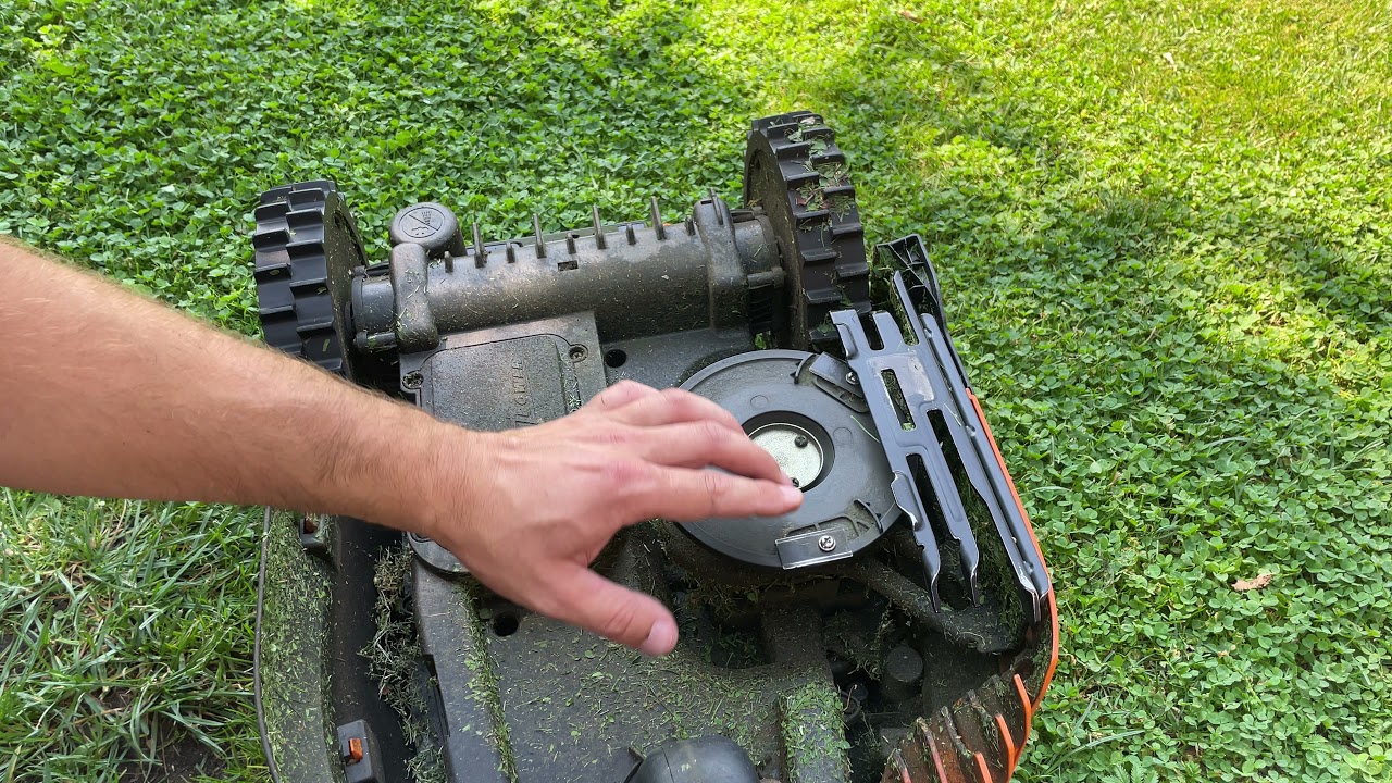 Landroid lawn mower blade blocked!!! Need to clean!