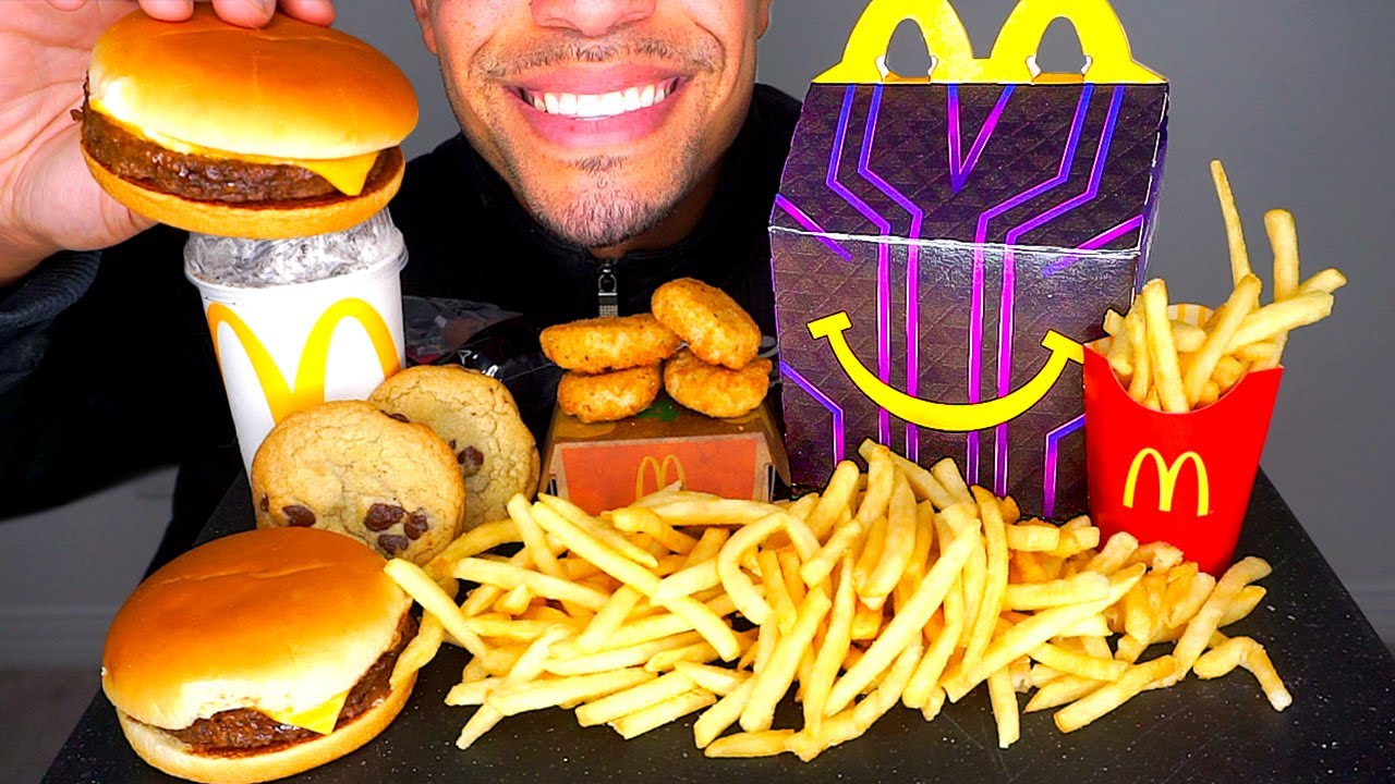 ASMR MCDONALD'S CHICKEN NUGGETS HAPPY MEAL CHEESEBURGER FRIES EATING SHOW MOUTH SOUNDS BLACK PANTHER