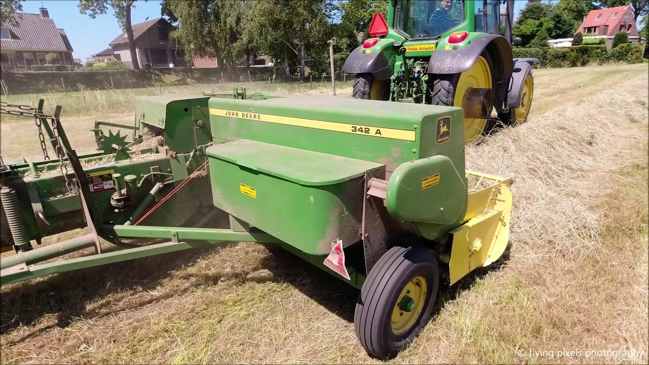 Hooi persen | Pressing hay | Heu pressen | John Deere | 342A | Grasseizoen | Silage | Grass | Dji