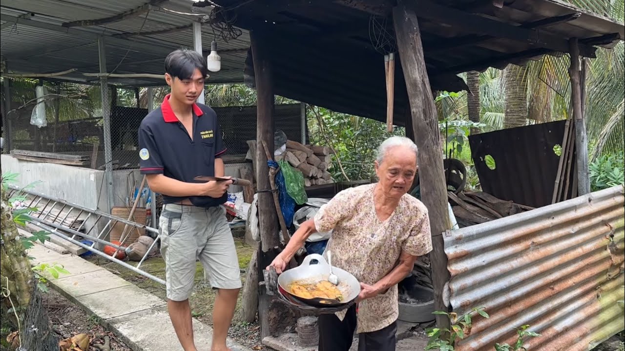 Con Rể về phụ Má vợ tỉa dừa | Vợ thằng Sang sắp về nằm ổ - Tập 362