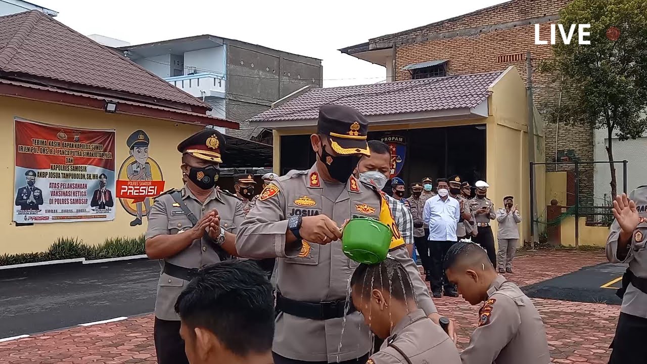 KAPOLRES SAMOSIR SIRAM AIR BUNGA DI KEPALA12 BINTARA, RESMI JADI PERSONIL POLRES SAMOSIR
