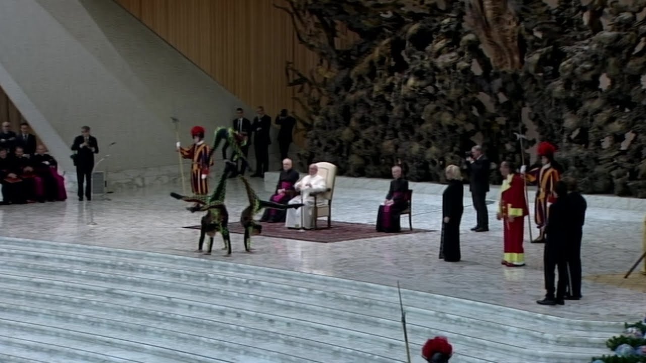 Golden Circus performers enrich Pope Francis' Christmas with show