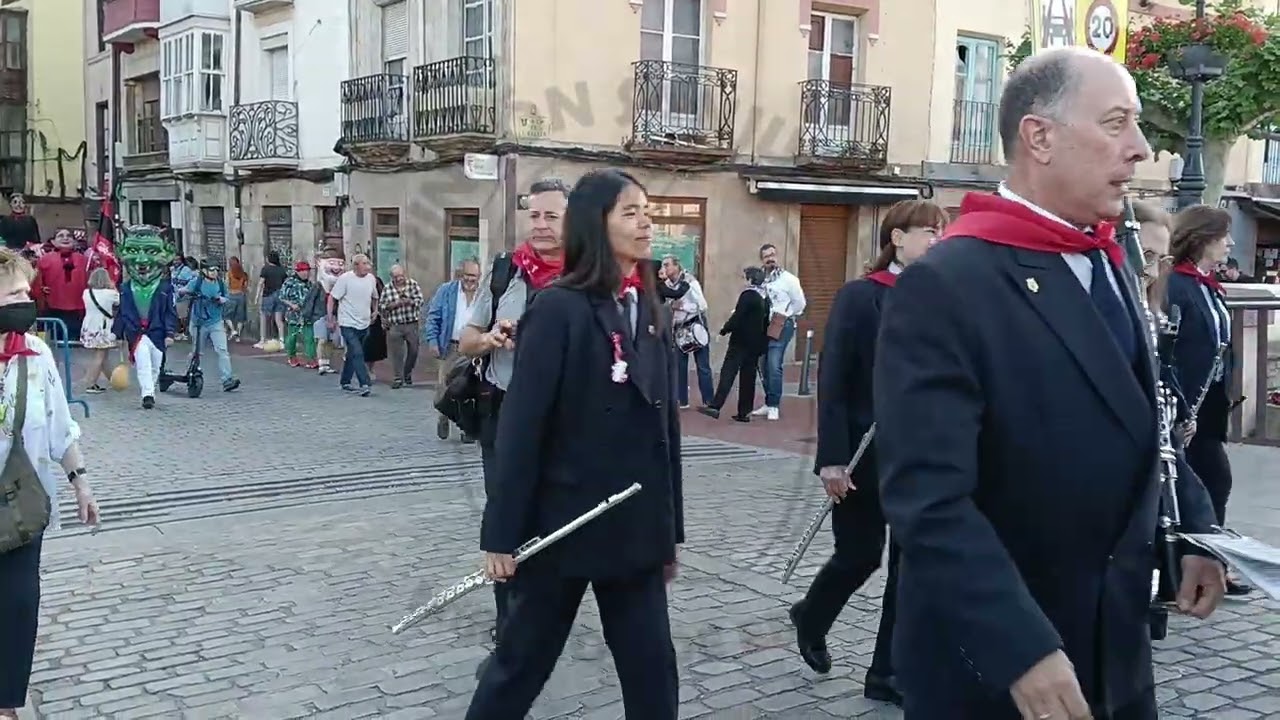 Paseillo hasta la sede de la cofradía tras el pregón #SJM25