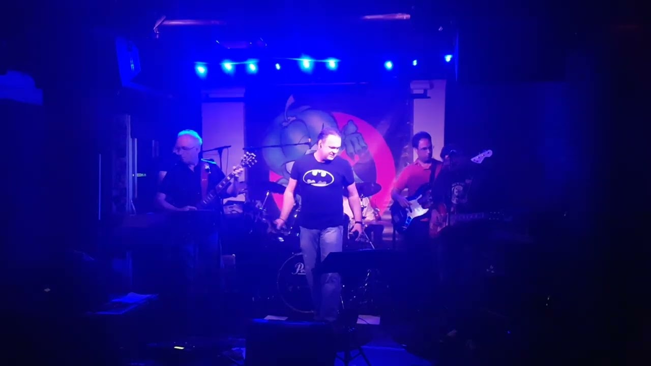 The Wulf Gang - Rockin in a Free World (live @Das Bach Vienna 2018-10-05)