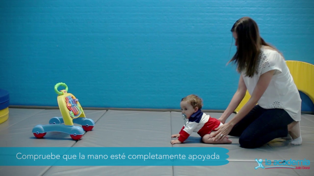 Si tu bebé no gatea intenta este ejercicio en casa.