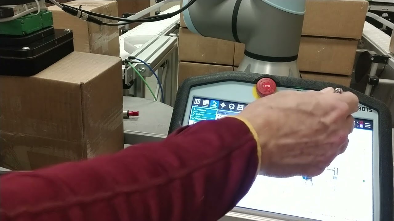 Setting up Conveyor Tracking with Universal Robots UR10e