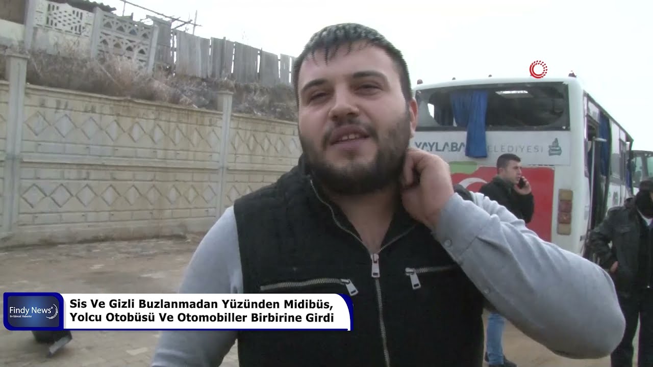 Sis Ve Gizli Buzlanmadan Yüzünden Midibüs, Yolcu Otobüsü Ve Otomobiller Birbirine Girdi