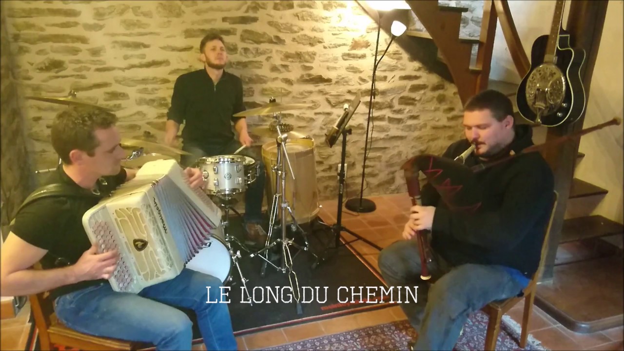 Adrelenbas - Le long du chemin
