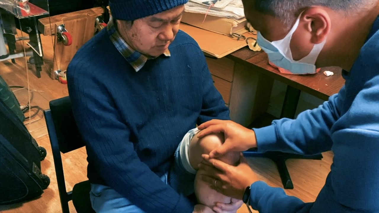 HELPING DANNY 69 HURT KNEE POOR CIRCULATION - Pay It Forward - Tao Chi Kai #ASMR #MASSAGE #TCK