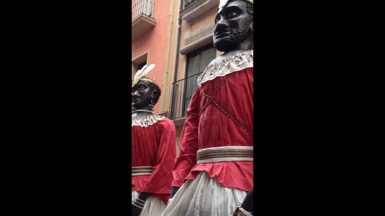 GIGANTES PAMPLONA CON GAITEROS DE HAIZALDI