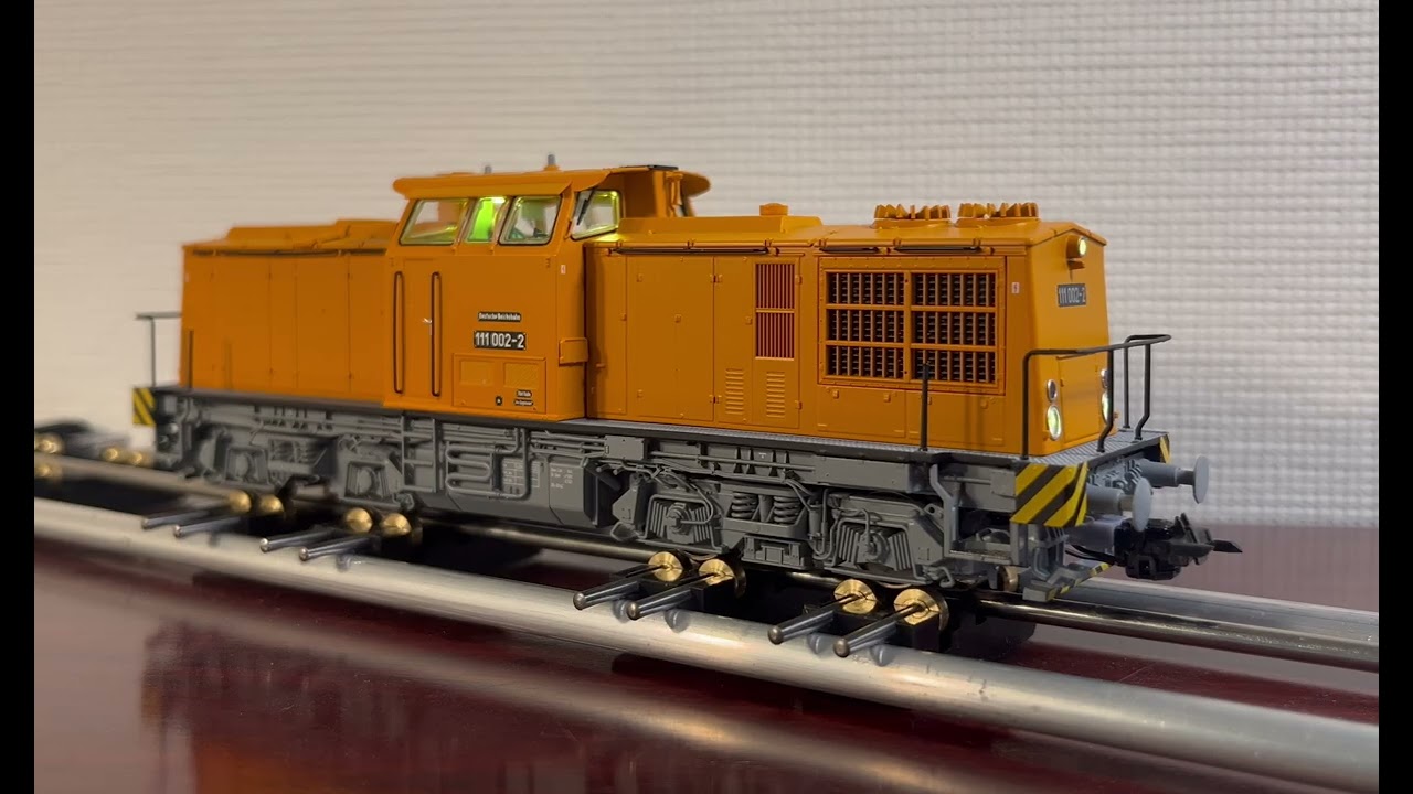 BR 111 002 - 2 (V100DR)