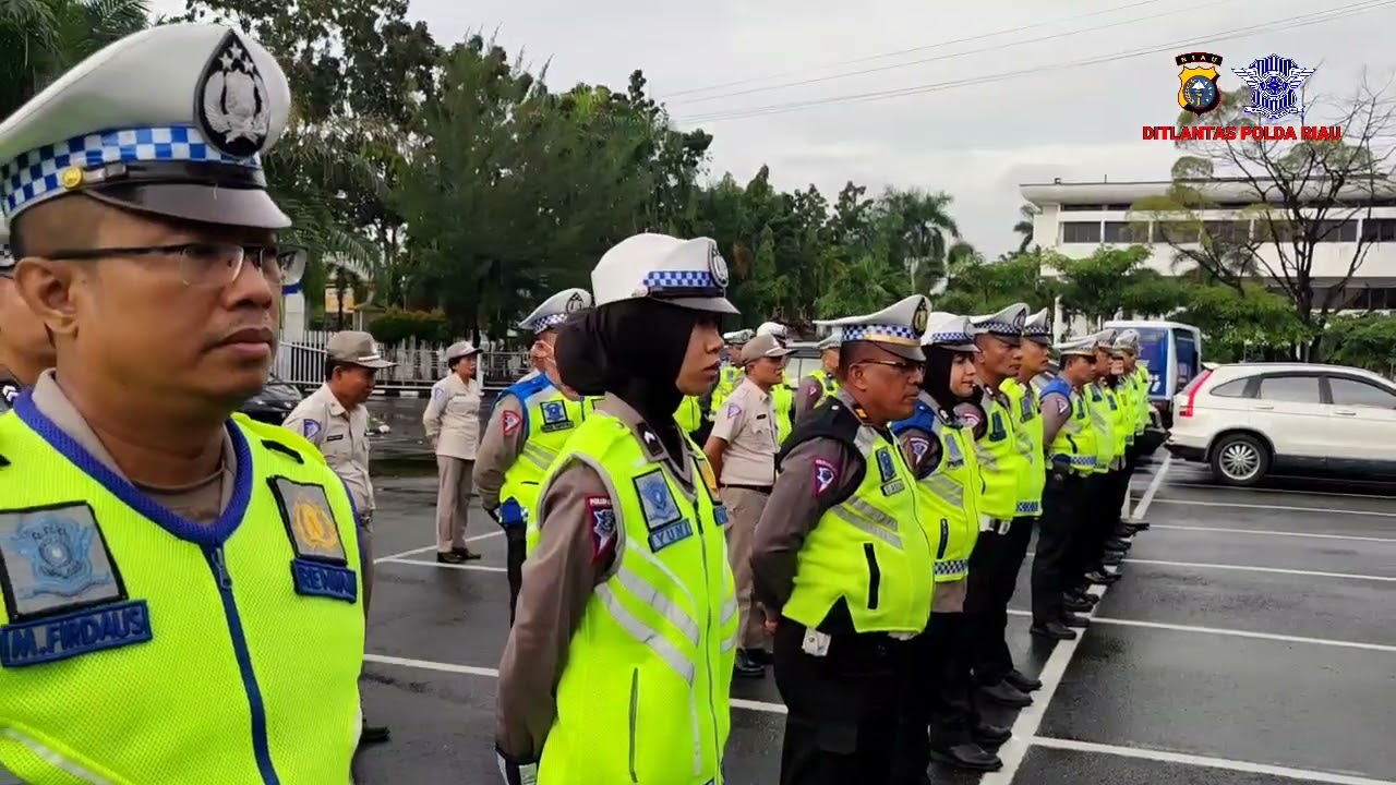 Kasat PJR Pimpin Apel Pagi Personel Ditlantas Polda Riau di Halaman Samsat Kota Pekanbaru