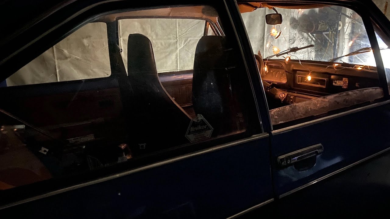 Редкий Ford Escort mk2 и два Ford Sierra в мастерской