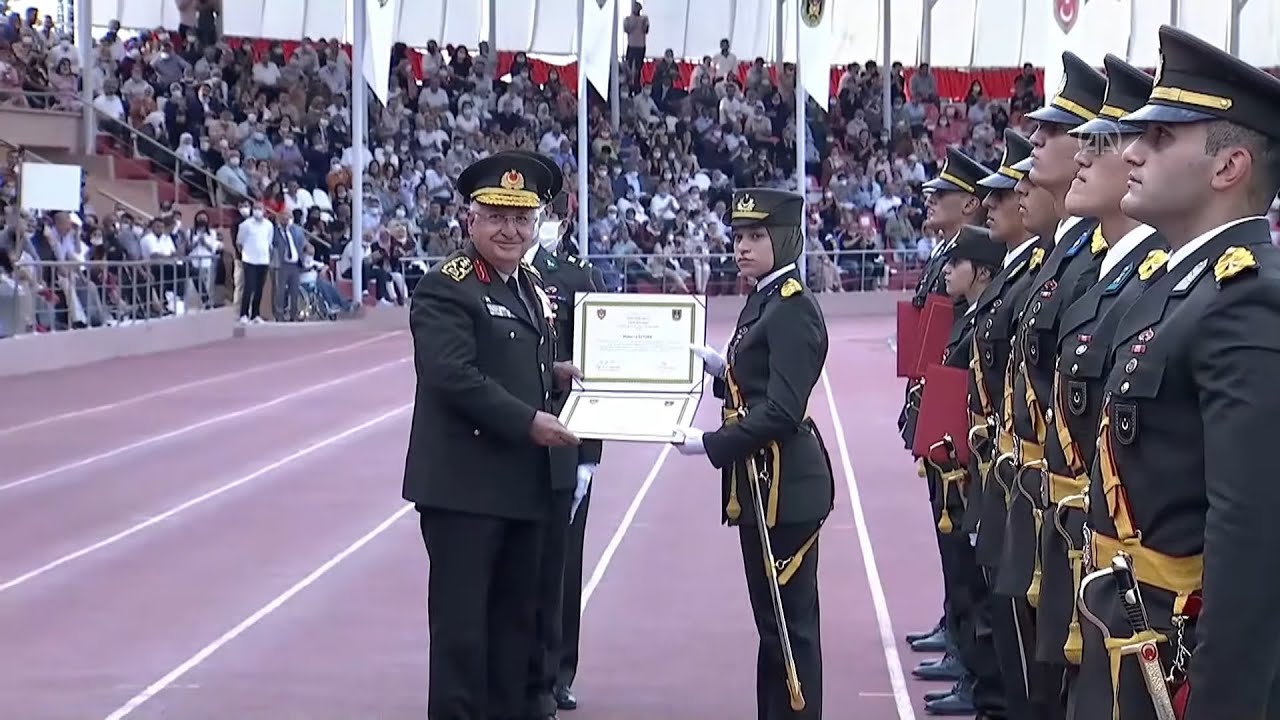 2021 Kara Harp Okulu Diploma Alma ve Sancak Devir Teslim Töreni