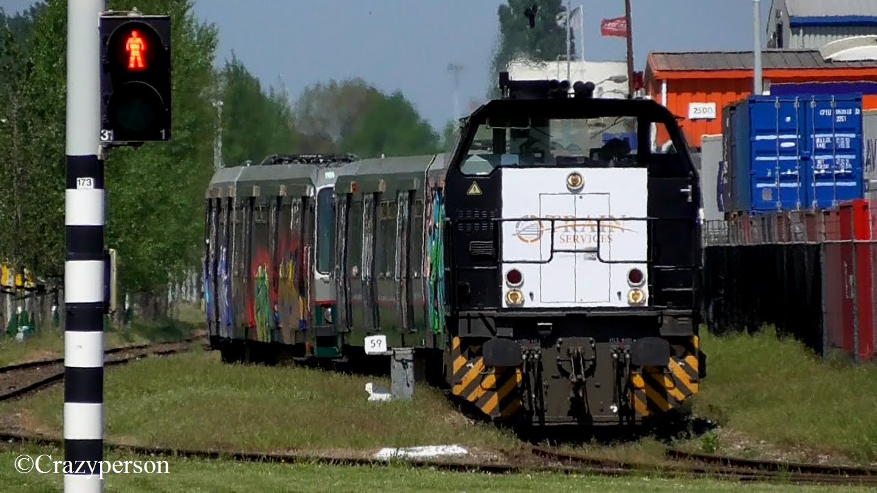 RET metro 2x 4*SG2 koppelt als 8 wagentrein te Waalhavenweg Rotterdam!!!!