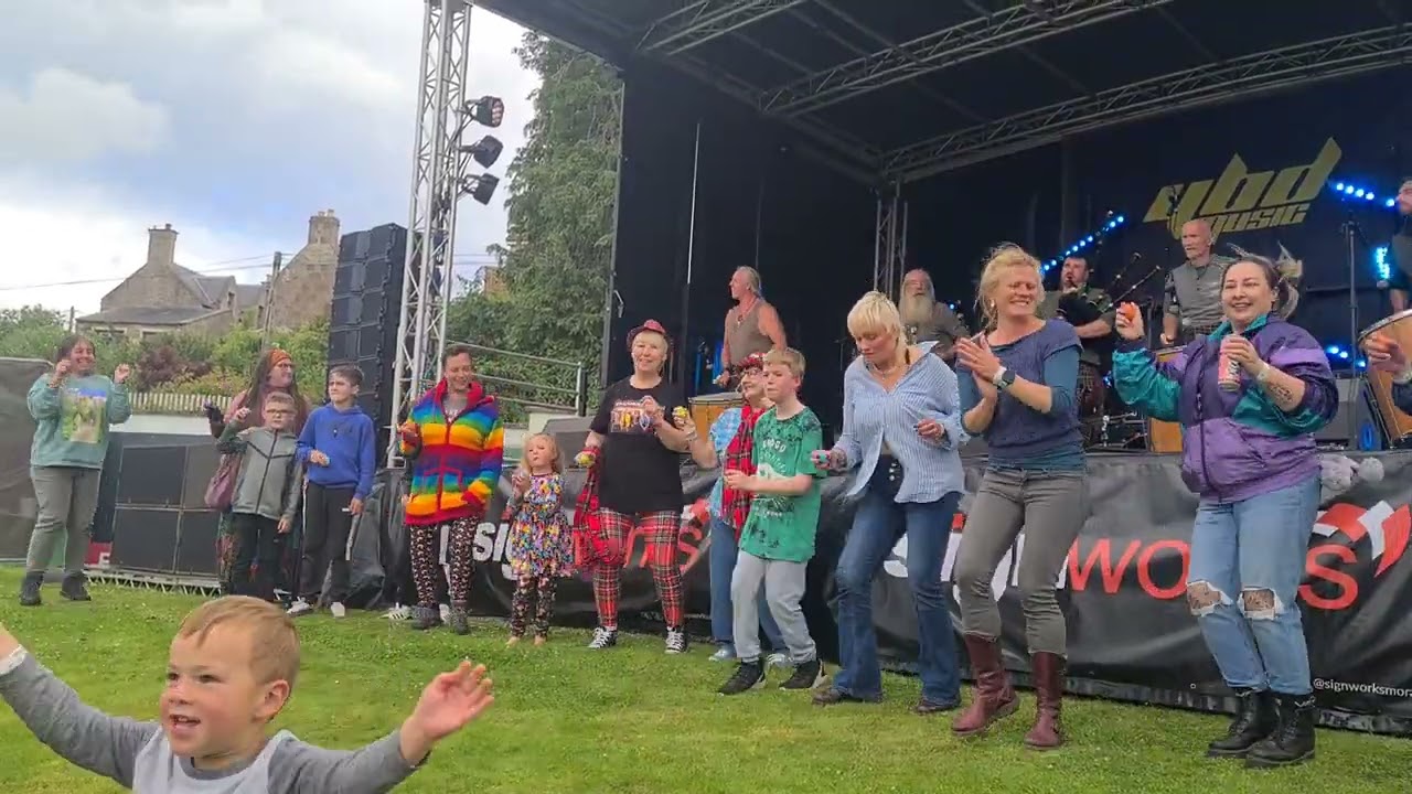 Clanadonia with the crowd performing 'Ya Bassa' @forresfestival, Moray Scotland